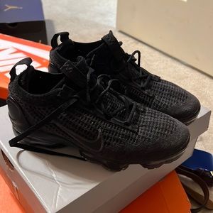 Kids vapor max gently worn.